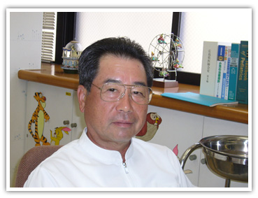 院長　伊吹芳訓